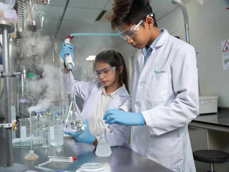 佛山美伦国际高中升学成果亮眼：剑桥面邀+G5录取频出